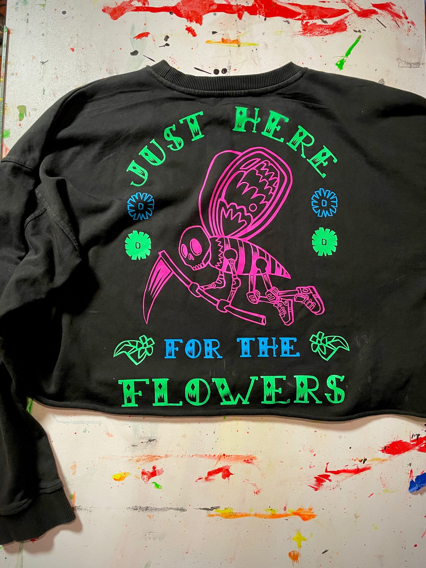 Medium Cropped Sweatshirt - Fluorescent Flowers